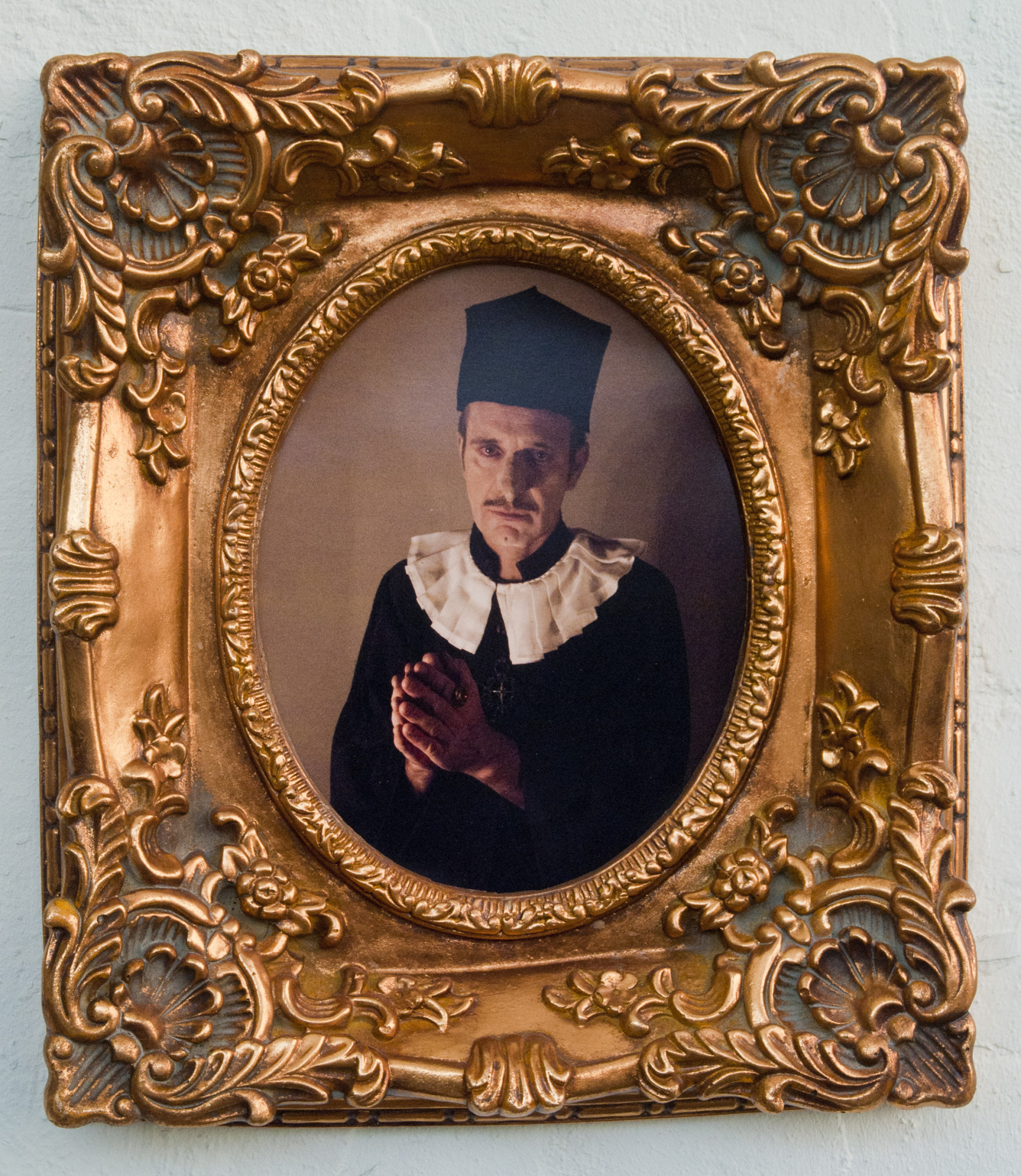 Hendrik Hackl posing as Nicolaus Steno - Fossil art